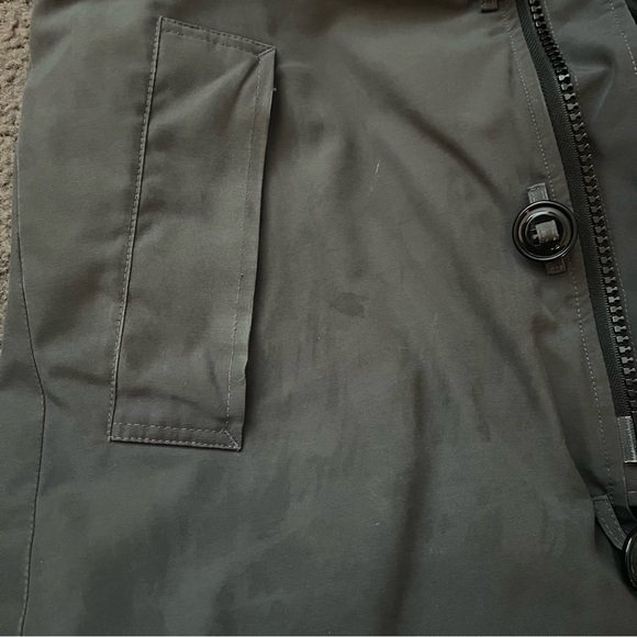 Canada Goose Men’s Down Chateau Parka - Picture 9 of 16